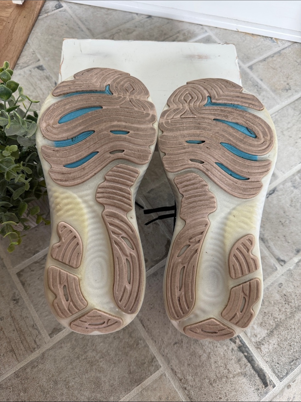 Brooks Women's Glycerin 22 Neutral Running Shoes | Size 9 | Pre-owned - Picture 7 of 9